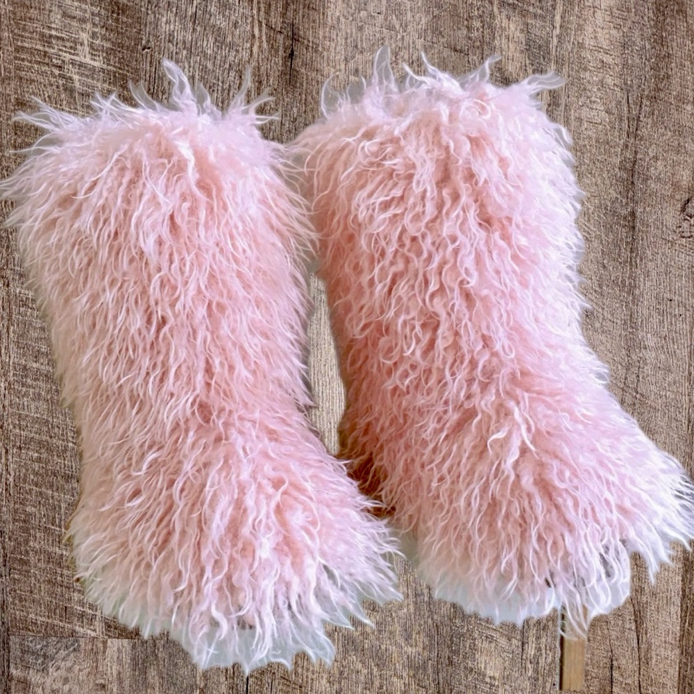 NWT Pink Mongolian Fur Boots - 7.5